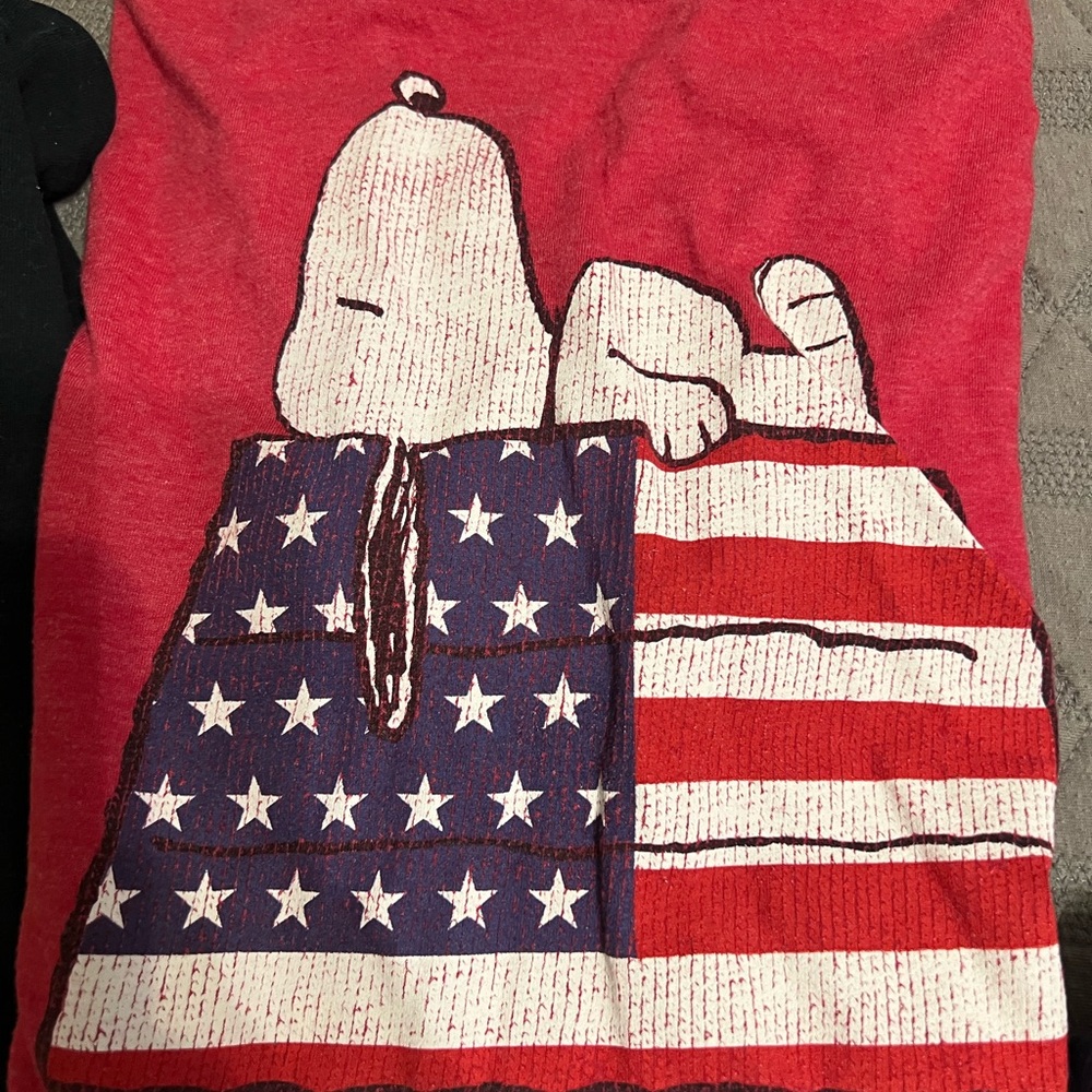 Peanuts snoopy Red Graphic with American flag Tee shirt